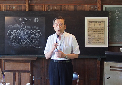 谷岡名誉館長による 壺井栄についての講義